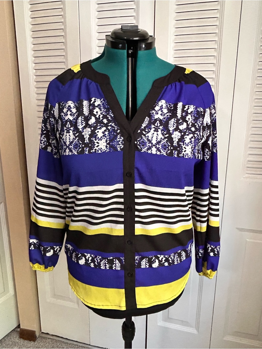 Calvin Klein Women’s Size XL (no tag) Colorblock Snake Print Button Down Blouse